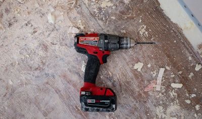 MIG inverter welder 200 A — workshop kit (torch, regulator, helmet)